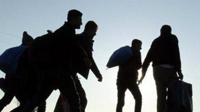 Мигрантите, натъпкани в два джипа, платили по 3600 евро, за да стигнат до Западна Европа