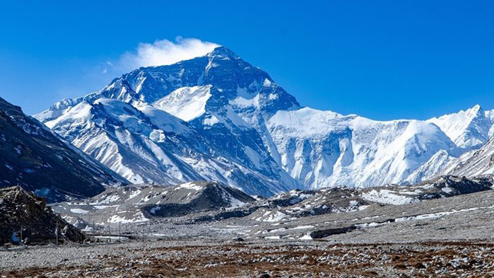 Най-малко петима души загинаха, а един е в неизвестност, след
