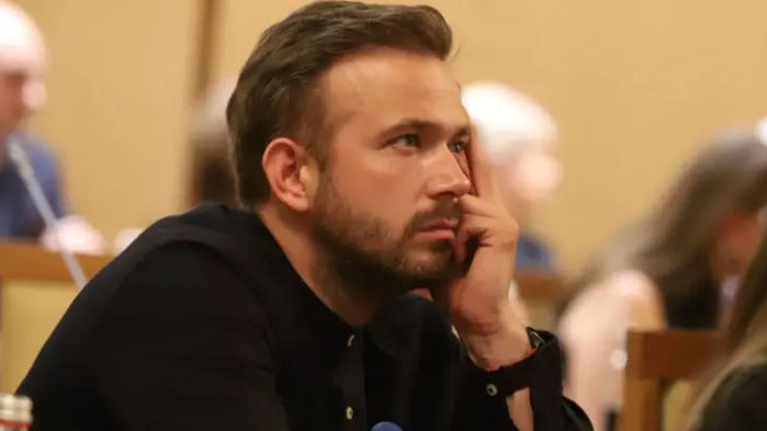 Моралното лидерство е да бъдеш много полезен в обществото, в