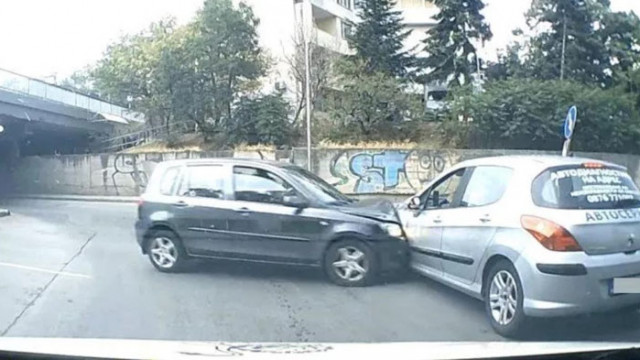 Серия от нарушения доведе до катастрофа на кръстовище във Варна