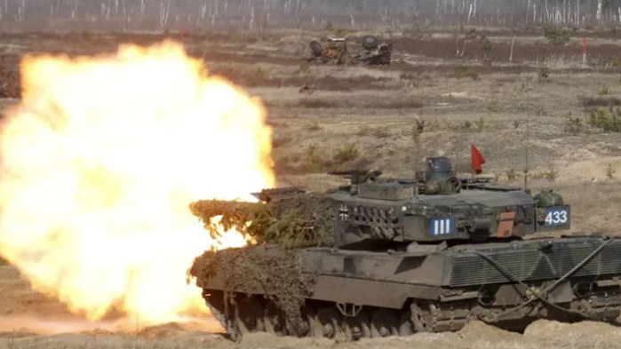 Имаме инициатива да бъдат предоставени бронирани машини на Украйна от