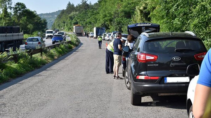 Провериха 134 автомобила и 156 граждани на главния път В.Търново - Русе за 3 ч.