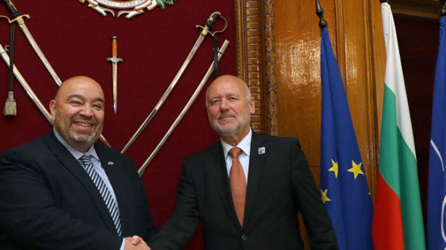 Тагарев и гръцкият посланик обсъждат надграждане на военната сила на НАТО