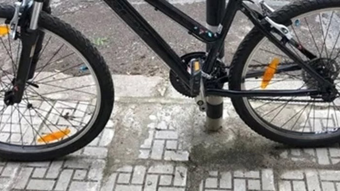 39-годишен разби входната врата на блок и открадна велосипед във Варна