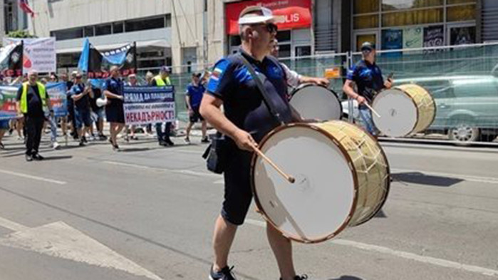 Всички тези проблеми, свързани с бюджетните институции, са резонни. Има