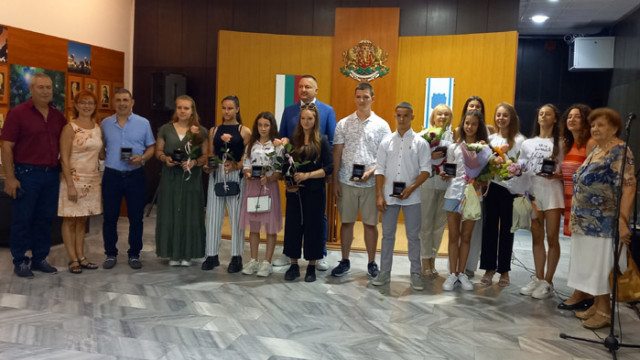 Кметът Иван Портних награди световни и европейски шампиони