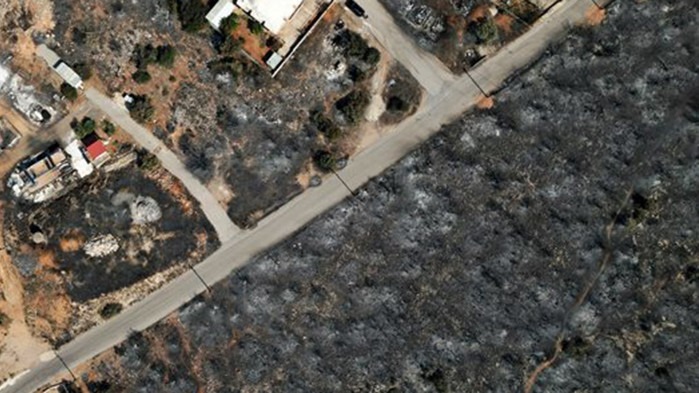 Пожарникари се борят с пламъци в Мегара, Лакония и на