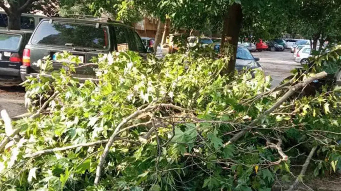 Градушка, колкото орех се изсипа над много населени места в