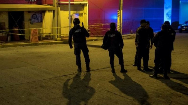 Единадесет души са убити при подпалване на бар в мексиканския град Сан