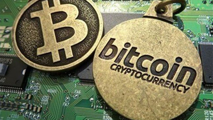Цената на биткойна се срина в началото на седмицата