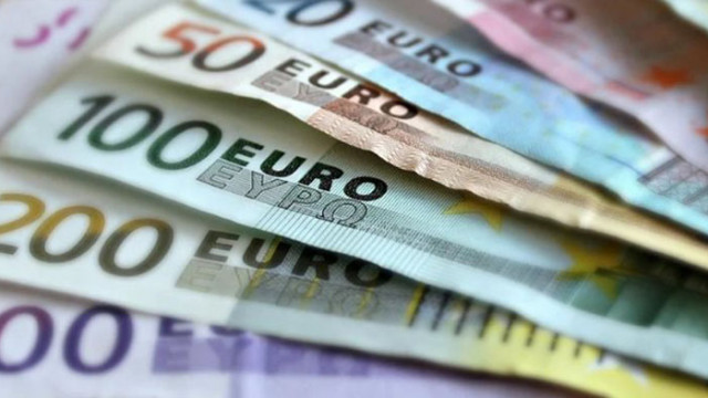 Курсът на еврото днес остава над прага от 1 10 долара