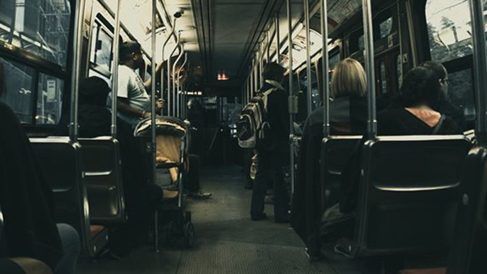 Най-малко 77 души са ранени, петима от които са в