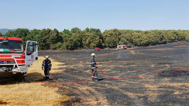 Екип от 70 български пожарникари с 19 коли се придвижват
