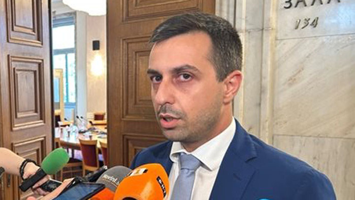 Двама депутати обвиниха Росен Желязков, че е срам за поста шеф на парламента
