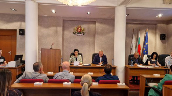 На заседанието на Общинския съвет днес кметът д-р Дарин Димитров