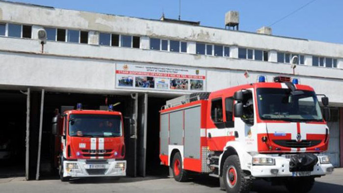 Арестуваха младеж, подпалил огън с незагасен фас край Варна