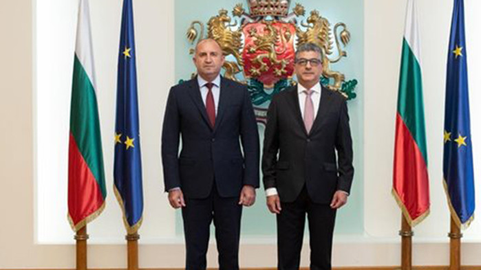 На 25 юли 2023 г. посланик Асад Хатер връчи на