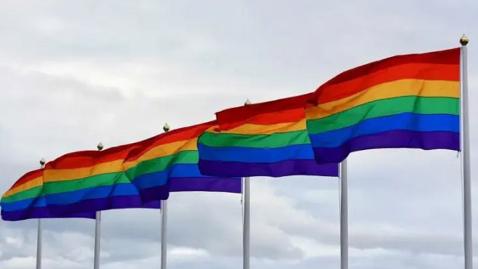 След Нидерландия и на Ботуша с транссексуална „Мис Италия“?