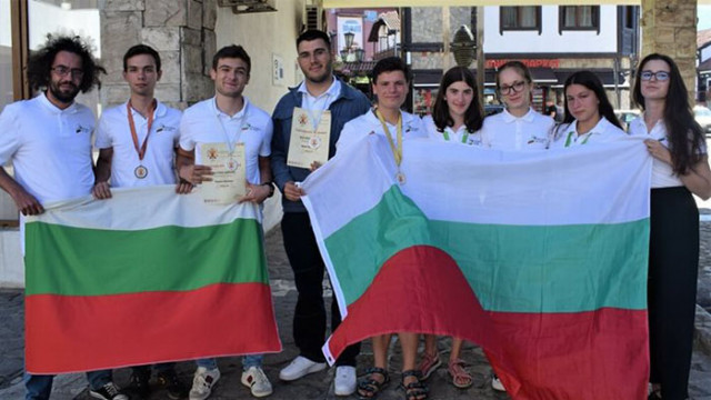 Четири медала спечелиха младите български езиковеди на двадесетата Международна олимпиада