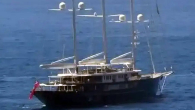 Две яхти и хеликоптер обслужват капризите на милиардера Остров Капри
