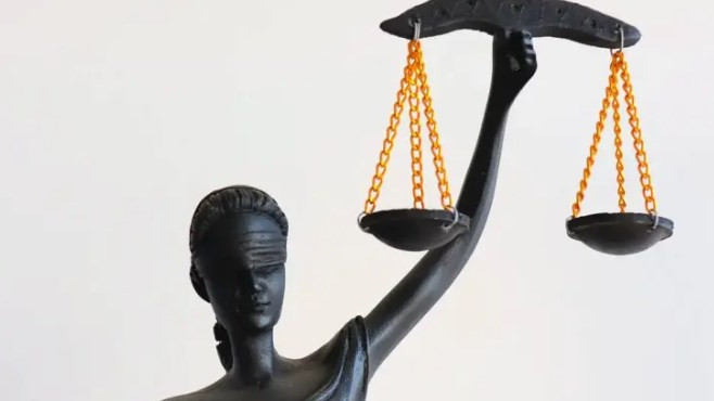 Евгени Петров: Тричаме само съдия Коева? Много по-зле е!