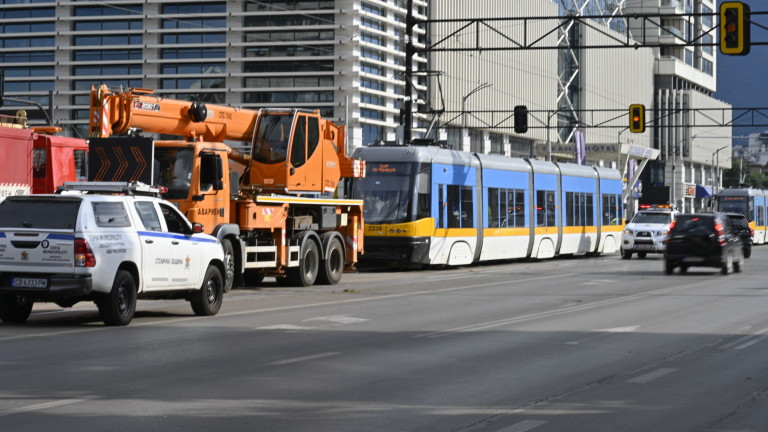 Трамвай блъсна 16-годишно момче в района на НДК в София. Инцидентът