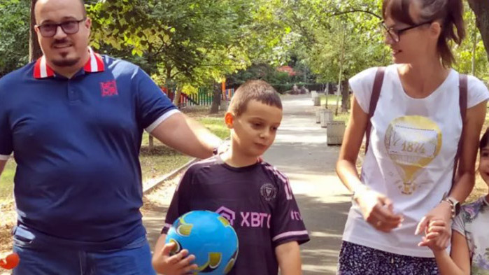 8-годишният Гого, ударен от мълния в Бургас, мечтае да стане като Меси