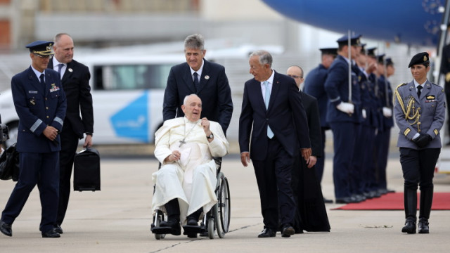 Папа Франциск пристигна в Португалия днес за да открие първото