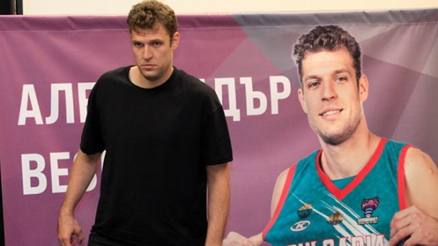 Вторият българин в историята на НБА Александър Везенков ще загрее