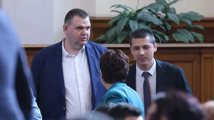 Журналист: Г-н Пеевски скоро ще го изберат за председател на ПГ на ПП и ДБ…