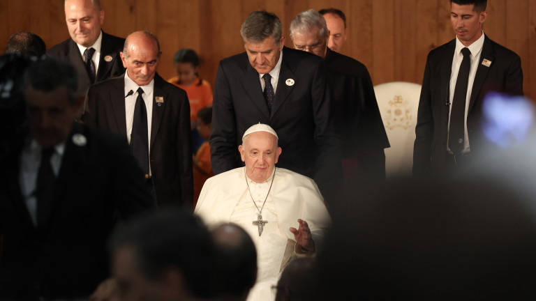 Папа Франциск говори за любовта и за помощта за бедните