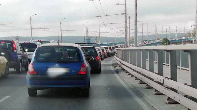 Катастрофа с моторист е станала на Аспарухов мост Това съобщиха
