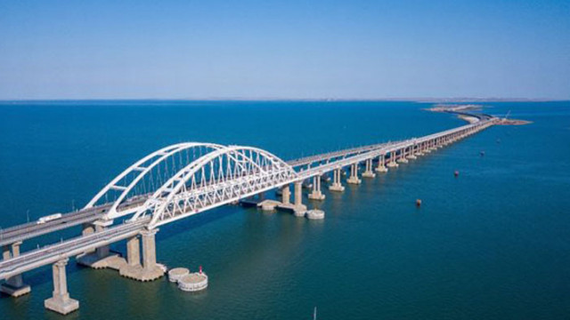 Спряха движението по Кримския мост, причини не се съобщават