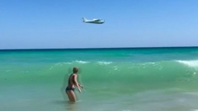 Малък самолет прелетя опасно ниско над плажа в Шабла