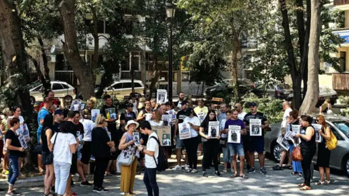 Има голям чадър, смята майката на убития Димитър Кметът на