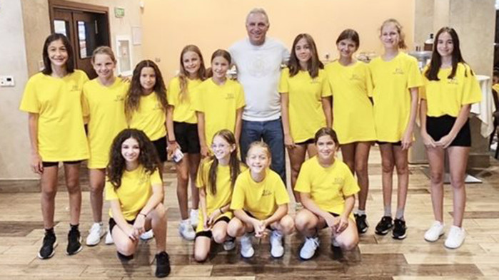 Легендата Христо Стоичков изненада деца от "Марица" на лагера в Етрополе