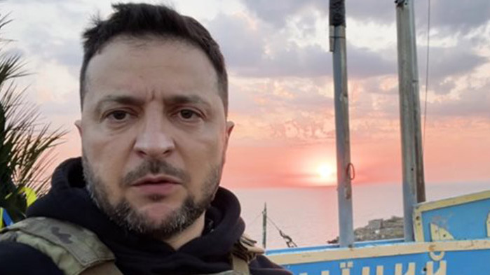 Зеленски уволни всички началници на военните окръжия в Украйна