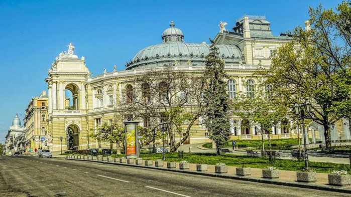 Отвориха няколко плажа за плуване в Одеса, мрежи в морето пазят плажуващите