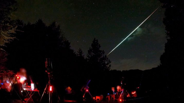 Невероятен кадър на падаща звезда са заснели българските астрономи на