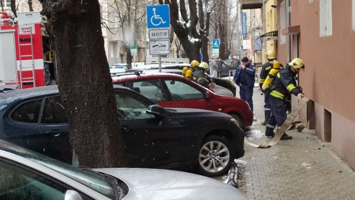 Мощен взрив разтърси сграда в Пловдив, тече евакуация