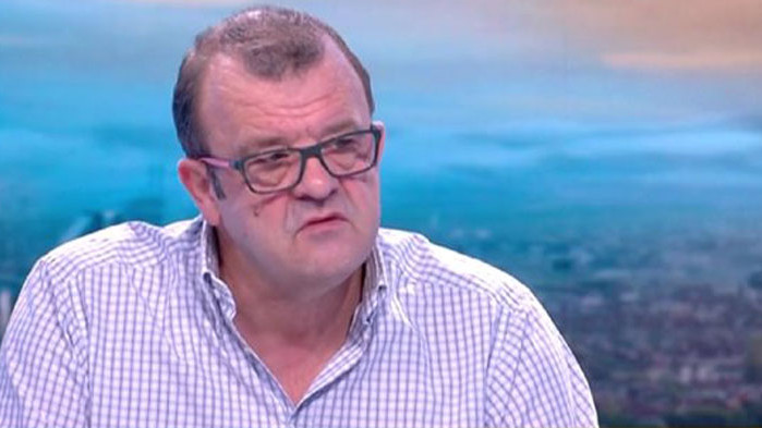 Тази игра продължава да се случва, защото се допуска от