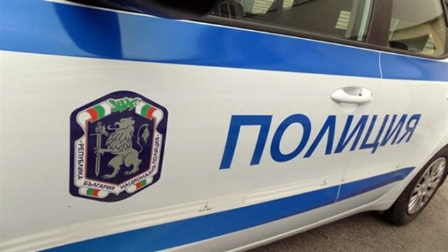 Моторист се заби в дърво край Варна, с опасност за живота е