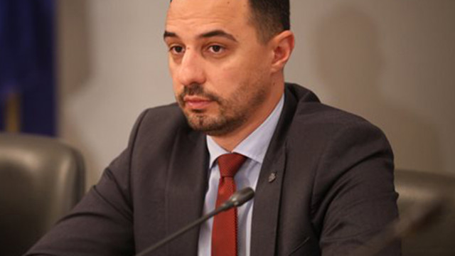 Министърът на икономиката Богдан Богданов се оказва един от най