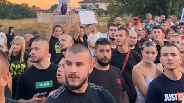 Протестите в Цалапица ще продължат Снощи  местните затвориха пътя преминаващ