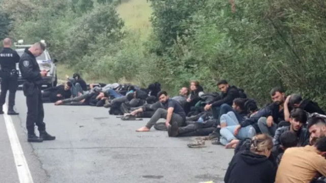 Осемдесет нелегални мигранти са открити в камион на автомагистрала Тракия