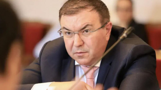 Костадин Ангелов сигнализира МВР и ДАНС с искане да извършат проверки на фирмите, изнасяли лекарства
