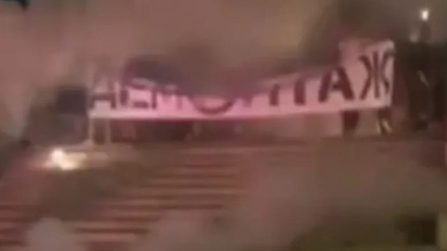 Двама българи в ареста заради счупена плоча на окупаторския паметнк