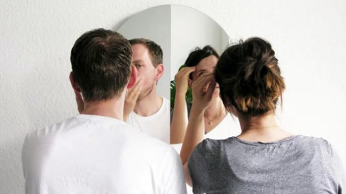 Има много неща, които можете да правите пред огледалото, но