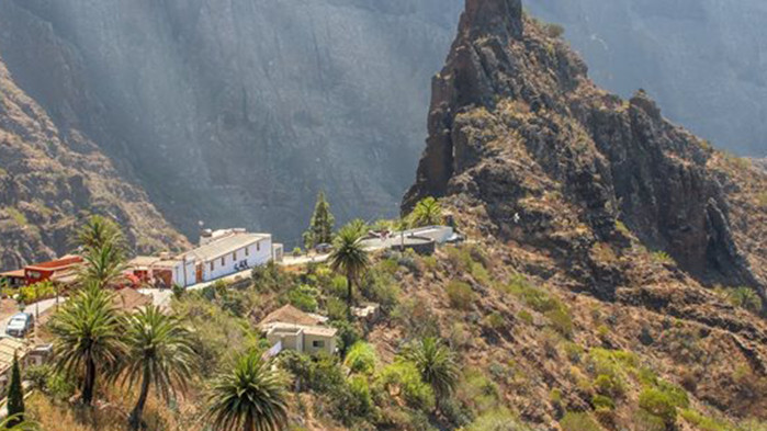 Продължава евакуацията на испанския остров Тенерифе, тъй като противопожарните служби