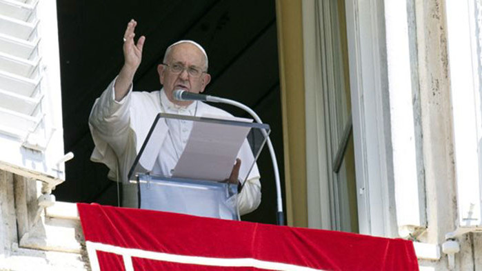 Папа Франциск призова по-малко пари да бъдат харчени за военни